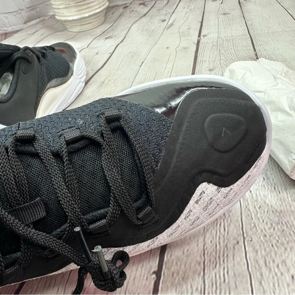 under armour Unisex Curry 11 Team Basketball Shoes white/black 104 NIB womens - Picture 7 of 10